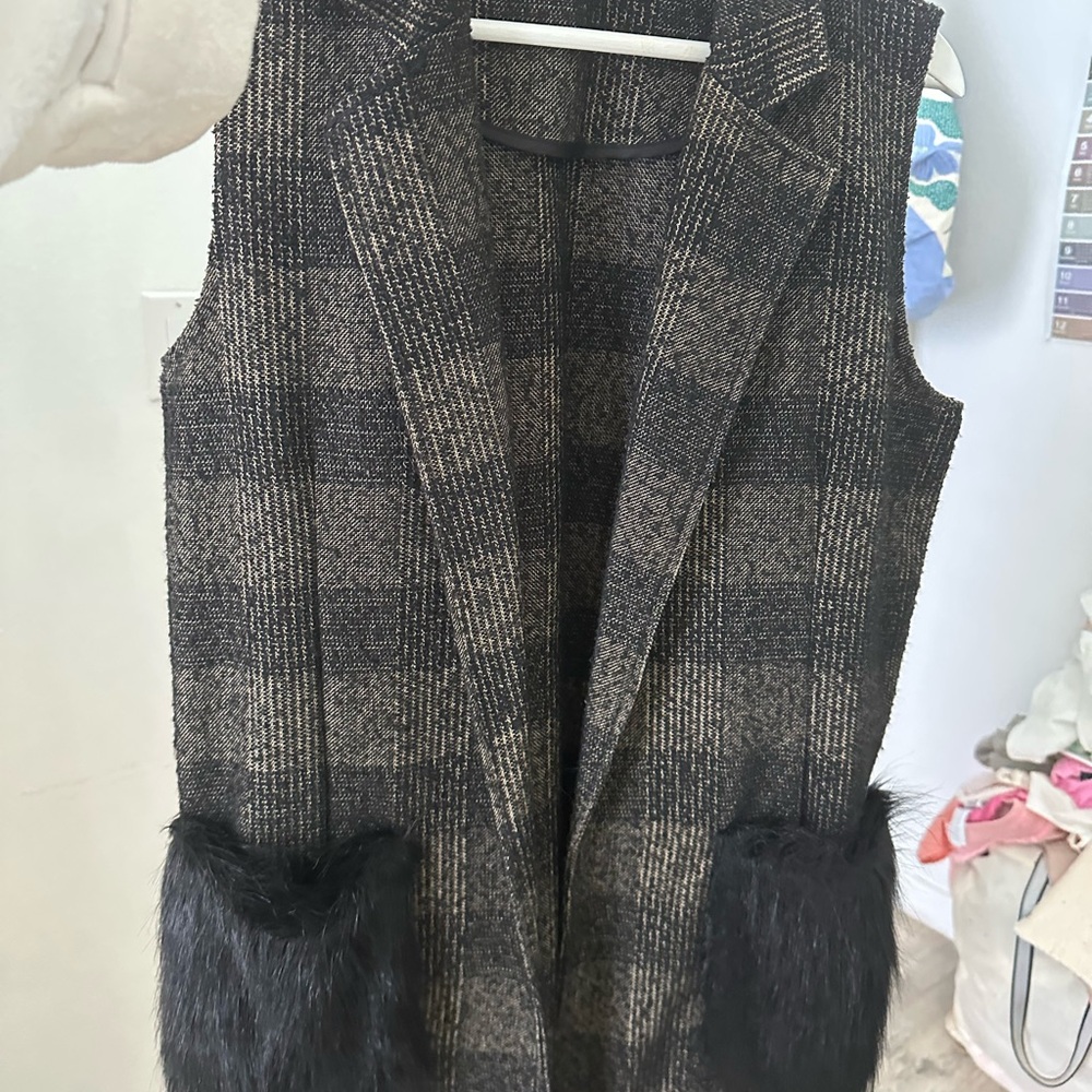 Zara Black and Gray Plaid Vest with Faux Fur Pockets size m